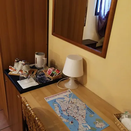 Ca Tron Apartment Next To Rialto Bridge Venice Room photo